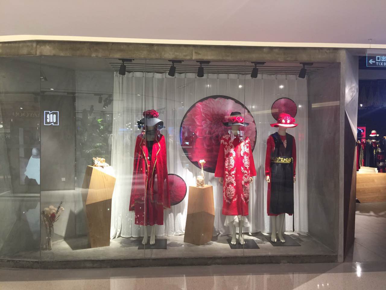 裸眼3D立体广告设计橱窗道具 光栅变幻变画展示 定制化大幅面立体