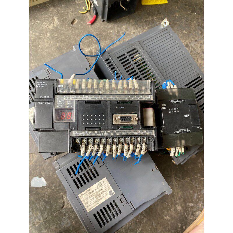 CP1H-X40DT-D  CP1W-8ER