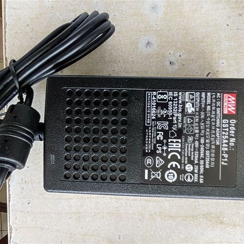 GST25A48-P1J 25W48V0.52A三插企业级电源适配器520mA