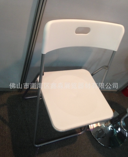 广交会白色折叠椅国外塑料折椅参展简易PP白折椅展会会客桌靠背椅