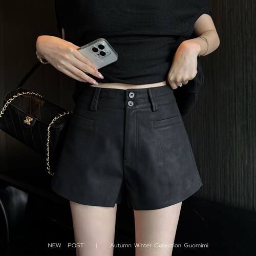 阔腿哑光PU皮显瘦百搭a字短裤女