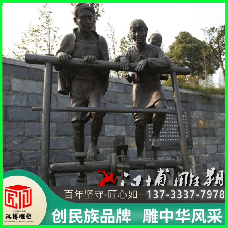 玻璃钢仿铜人物雕塑景观园林铸铜踩水车场景雕塑铜雕人物可定制做