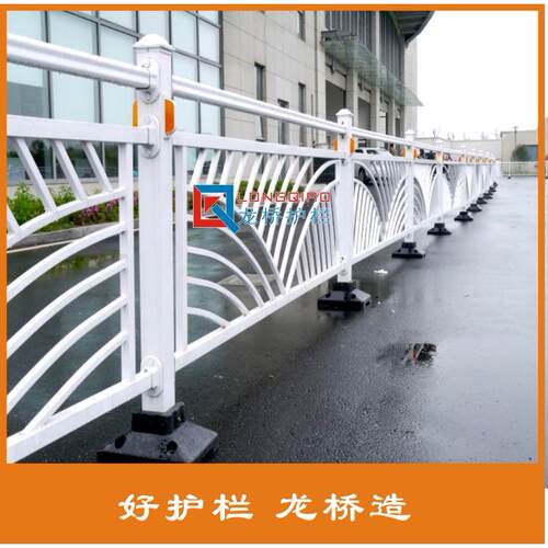 大同道路中央隔离护栏大同马路隔离护栏镀锌钢管表面喷涂处理