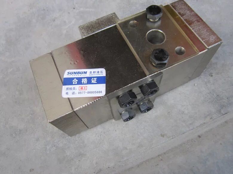 徐工吊车12吨变幅阀XCT12吨变幅油缸平衡阀液压阀原厂