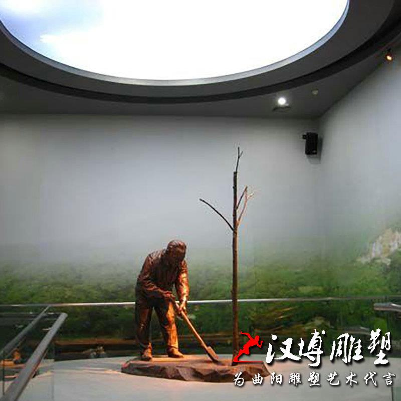 玻璃钢白色效果雕塑古代农民人物雕塑挑水浇树主题雕塑公园景观