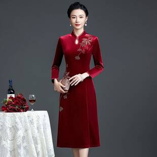 2026新款年轻中年妈妈婚庆礼服婆婆婚宴金丝绒旗袍时尚新娘连衣裙