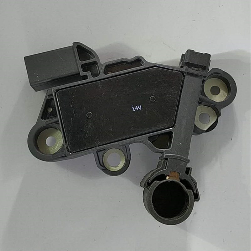 适用于奔驰E300 S350 S500R350GL350S600发电机调节器F00M346081