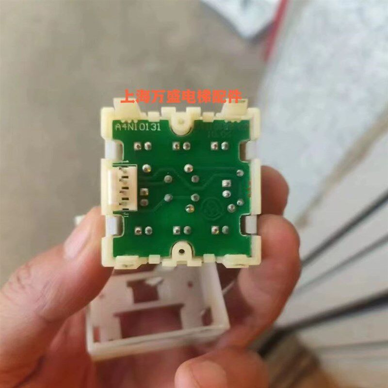 蒂森电梯按钮A4N10131 A4J10132A3大方按钮DA283按键数字外呼全新图片