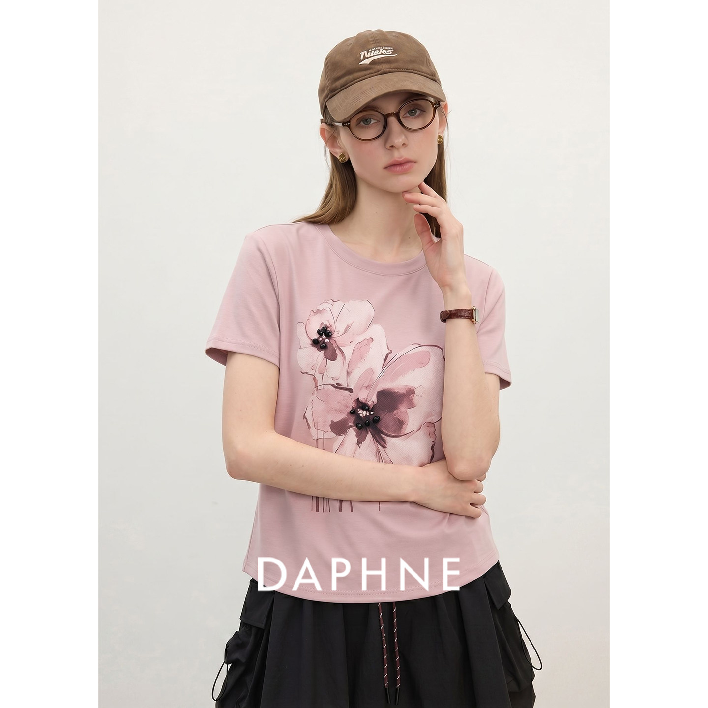 Daphne达芙妮新疆棉温柔风圆领水墨花卉钉珠T恤女夏宽松显瘦短袖