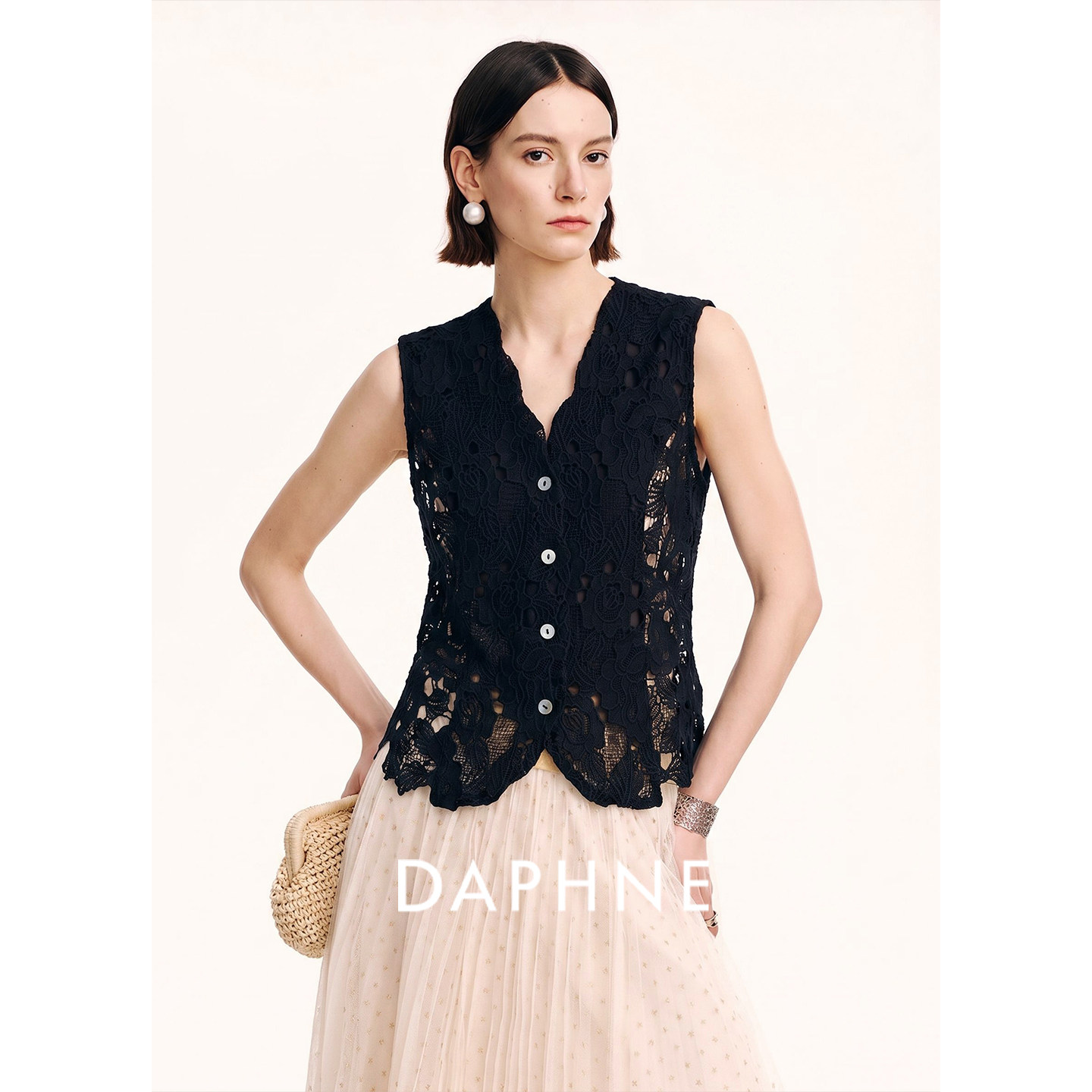 Daphne达芙妮性感黑色蕾丝镂空无袖马甲女夏纽扣坎肩外搭气质上衣