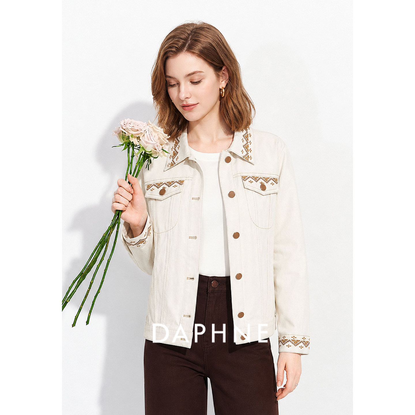 Daphne达芙妮新疆棉民族风刺绣翻领牛仔外套女秋季宽松设计感夹克