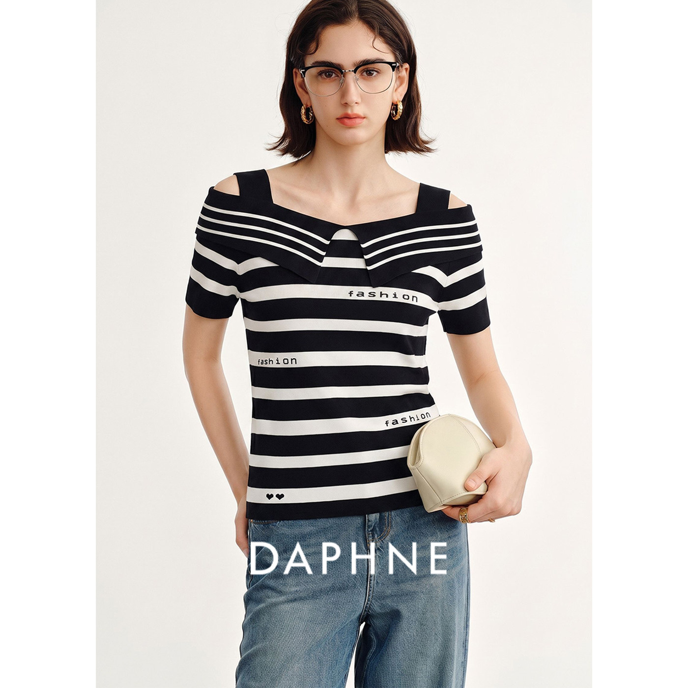 Daphne达芙妮休闲风一字肩时尚条纹针织柔软上衣女夏短袖漏肩T恤