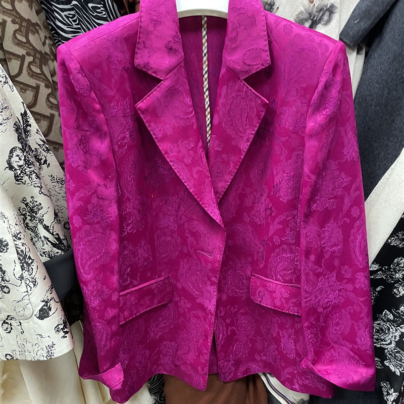 玫红色腰果花提花旗袍礼服布料国潮风春秋重磅裤子连衣裙喜服面料