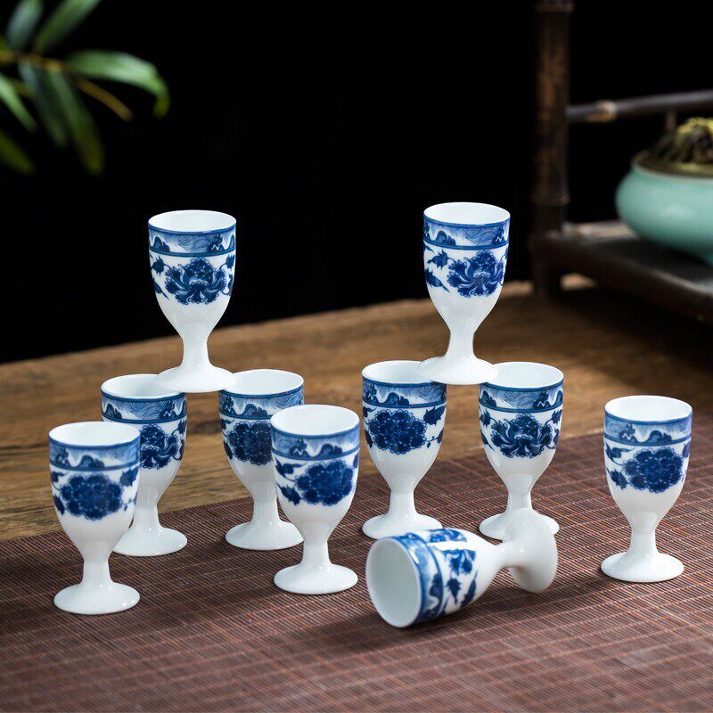 白酒杯陶瓷高脚杯酒具套装一口杯小酒盅景德镇青花瓷