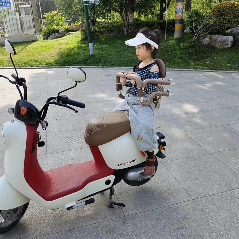 电08动机车电动车童座后置宝宝前置儿滑板椅车电动车安小孩围栏全