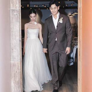2026新款森系超仙轻婚纱新娘轻奢小众抹胸出门纱拖尾迎宾礼服裙高