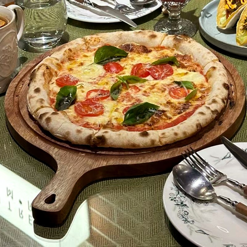 披萨出餐盘木质比萨堂食盘融合餐厅芝士奶酪火腿拼盘pizza饼托盘