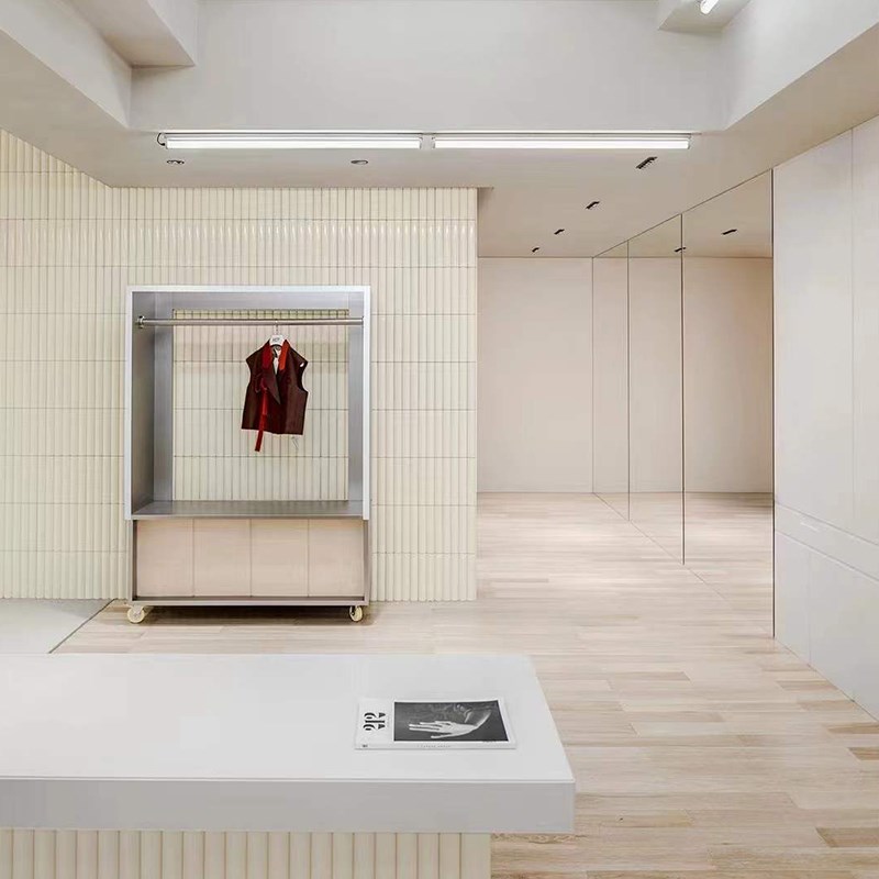 服装店展示架不锈钢落地式带灯陈列道具高档橱窗货架买手店挂衣架