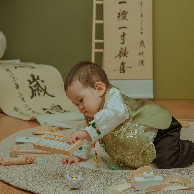 一周岁生日宴礼服男宝中式气质小众绿色男孩抓周衣服唐装冠衣春夏