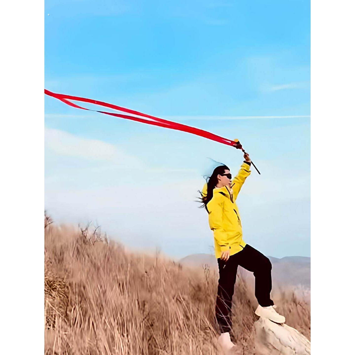 一代人有一代人的丝巾登山杖红飘带超长丝带爬山登顶拍照道具
