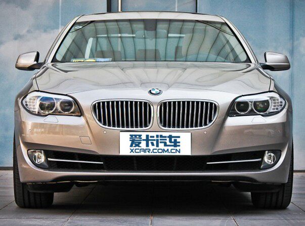 适用于11-13款F18宝马5系520Li前雾灯罩格栅525Li前杠通风网530