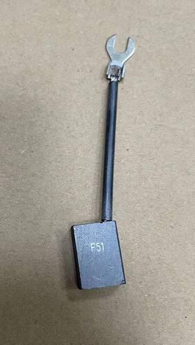供应树脂石墨碳刷F51尺寸8X16X23电阻300微欧F51碳刷F51电刷