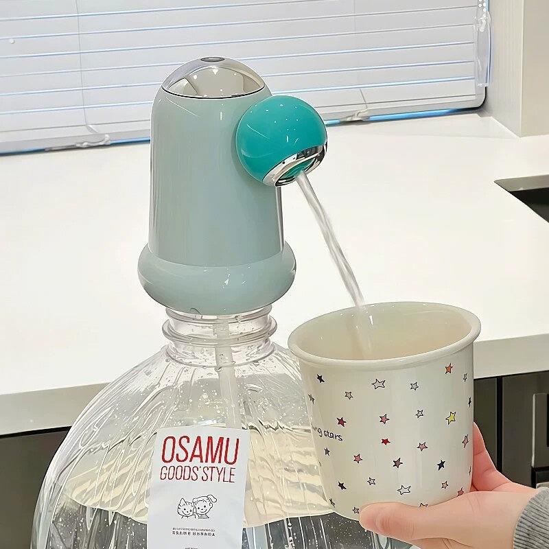 设计感按压式饮水器家用桶装水抽取器绿色创意水杯