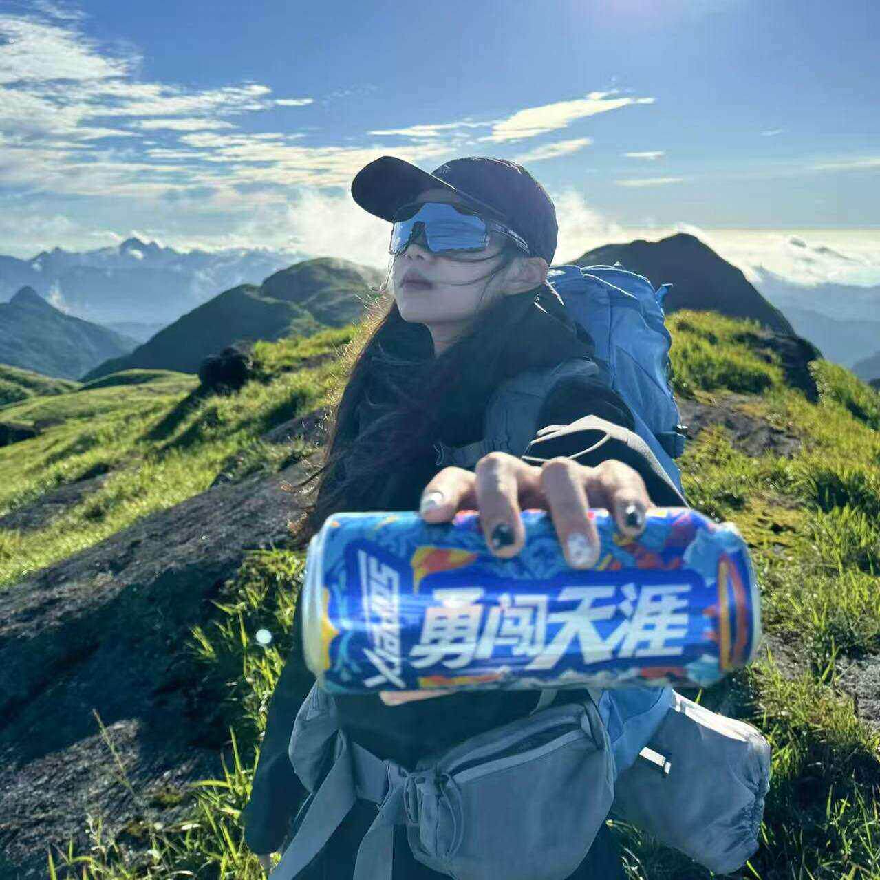 勇闯天涯拍照道具瓶子316不锈钢真空创意可乐瓶潮流外出随手吸管
