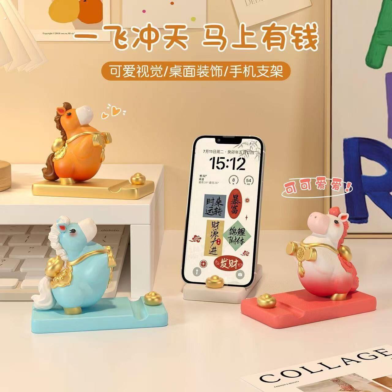 2026马年马上发财桌面办公室吉祥物装饰品生肖马摆件树脂支架