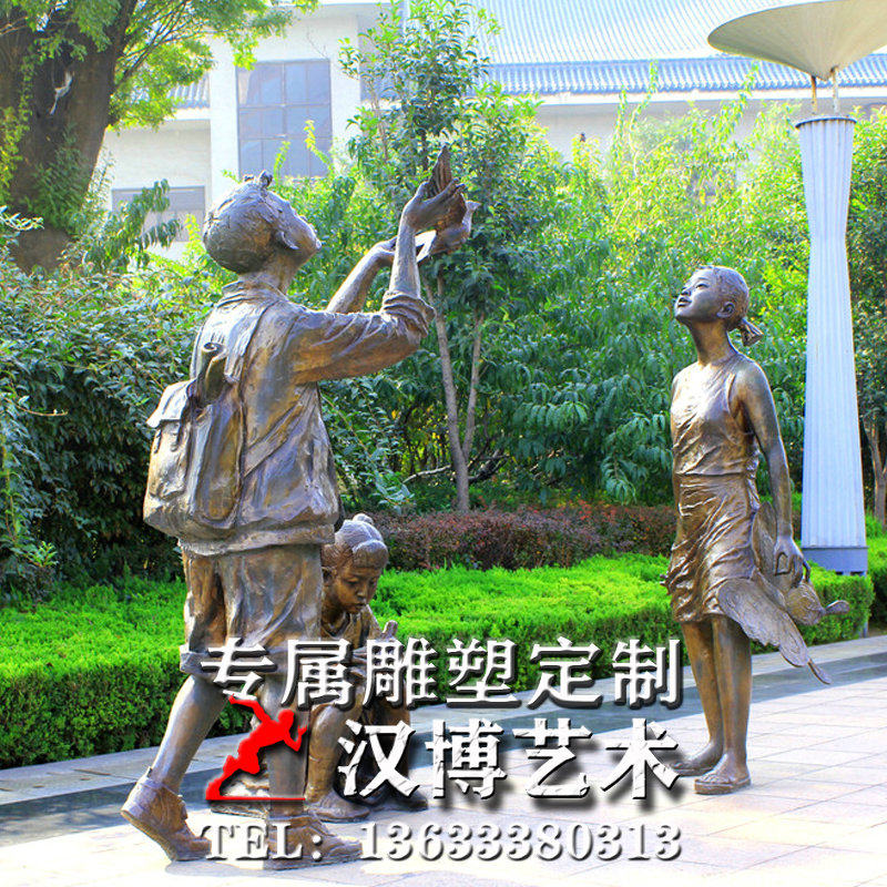 铸铜小孩放风筝雕塑户外广场铜雕童趣主题雕塑玻璃纤维仿铜人物雕