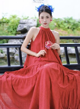 新中式复古高级感无袖挂脖红色连衣裙新娘晨袍海边度假氛围感长裙