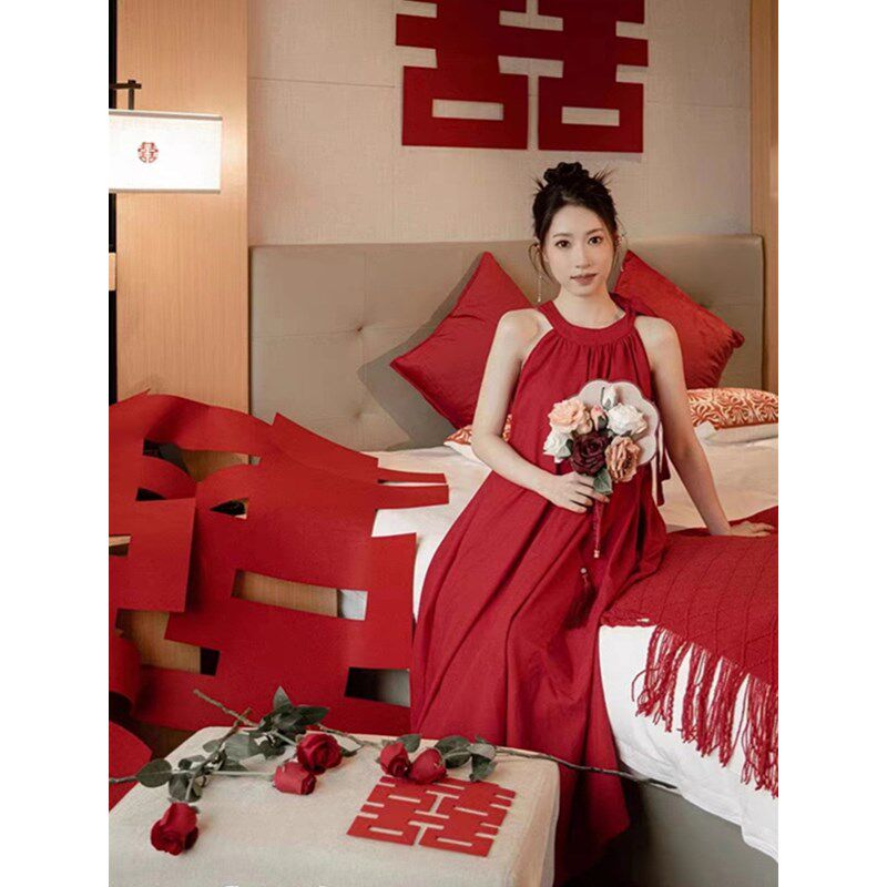 红色敬酒服2024新款新娘晨袍女高级感订婚礼服挂脖孕妇连衣裙夏季