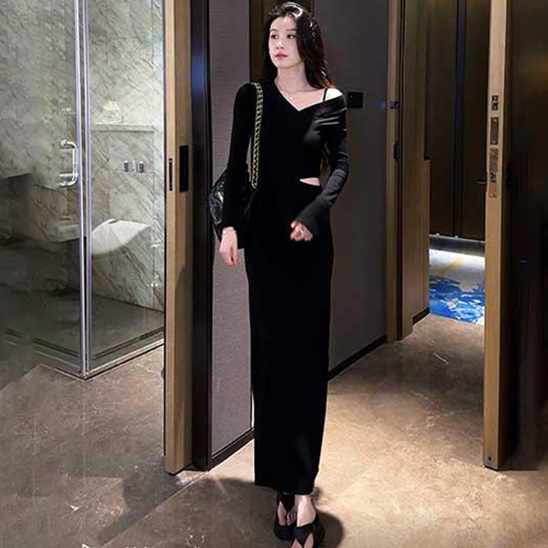 2024秋季新款v领黑色露肩长袖连衣裙子女镂空设计感收腰气质长裙