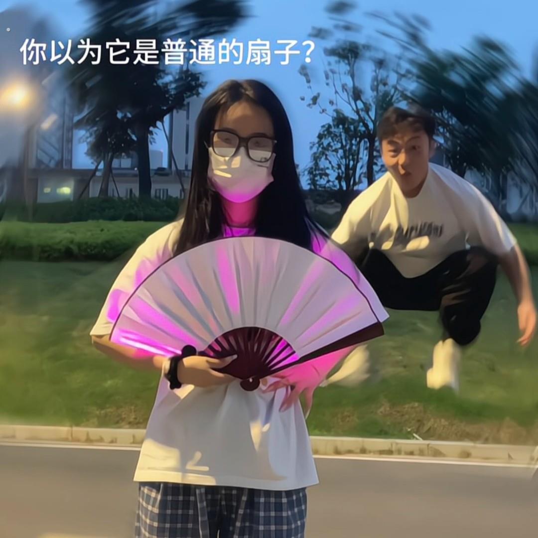 发光旋转扇子创意伸缩回旋扇魔术表演道具拍照氛围道具古风飞光扇