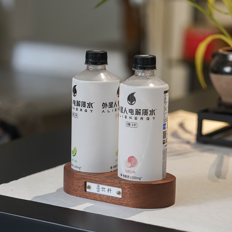 实木赠饮收纳架logo定制酒店民宿高档名酒矿泉水饮料展示架台卡新