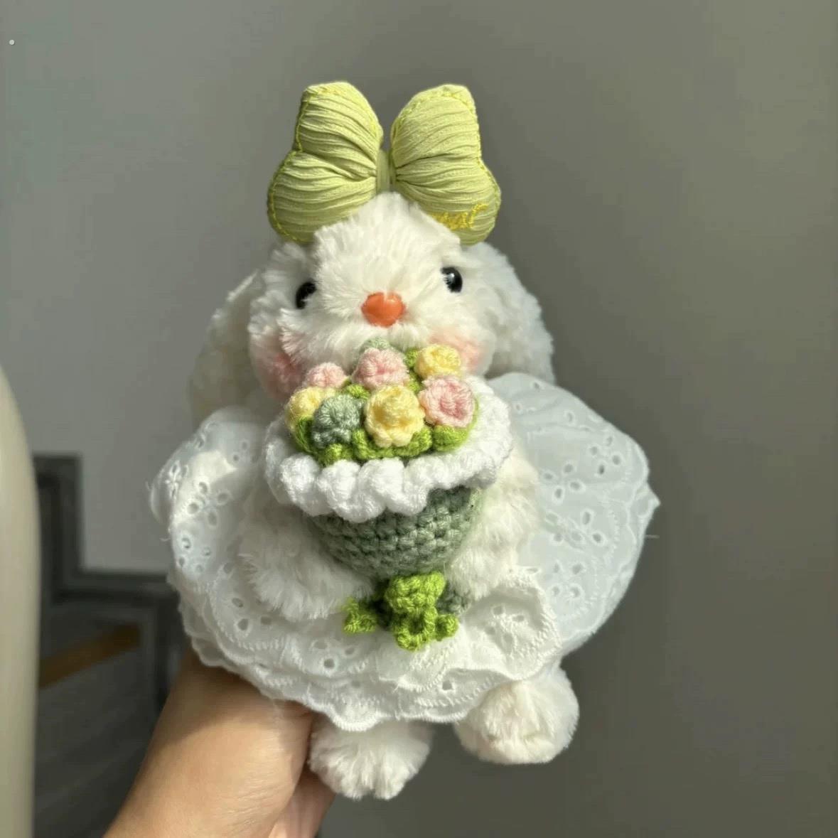 胡萝卜毛绒兔子汽车摆件2024新款车内饰品创意装饰用品车载中控台