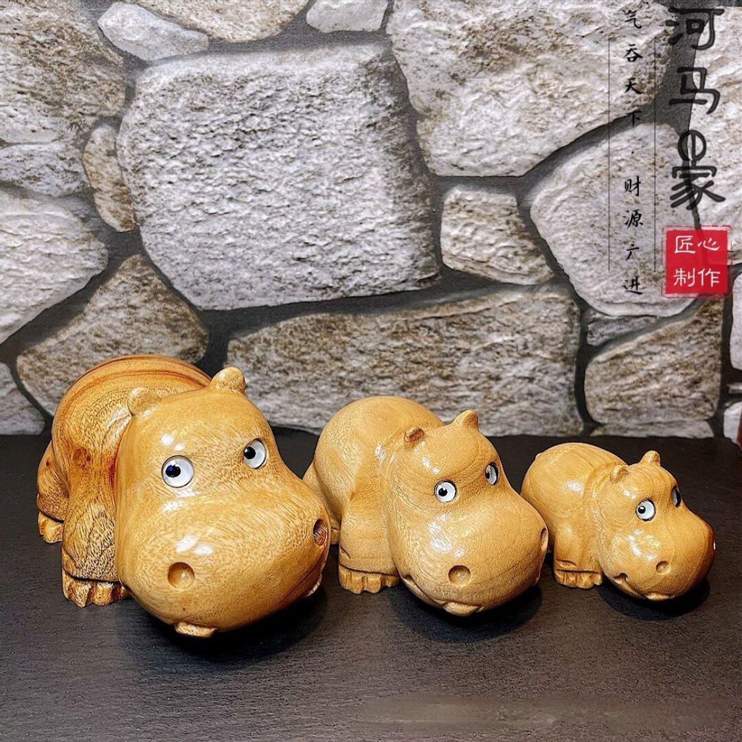 天然香樟木雕刻萌趣小河马摆件圆润造型书房装饰家居木质桌面摆件