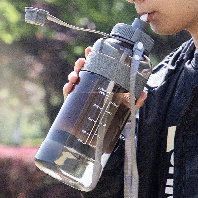 明霞大容量塑料杯创意户外吸管杯水壶运动健身太空杯便携水杯子