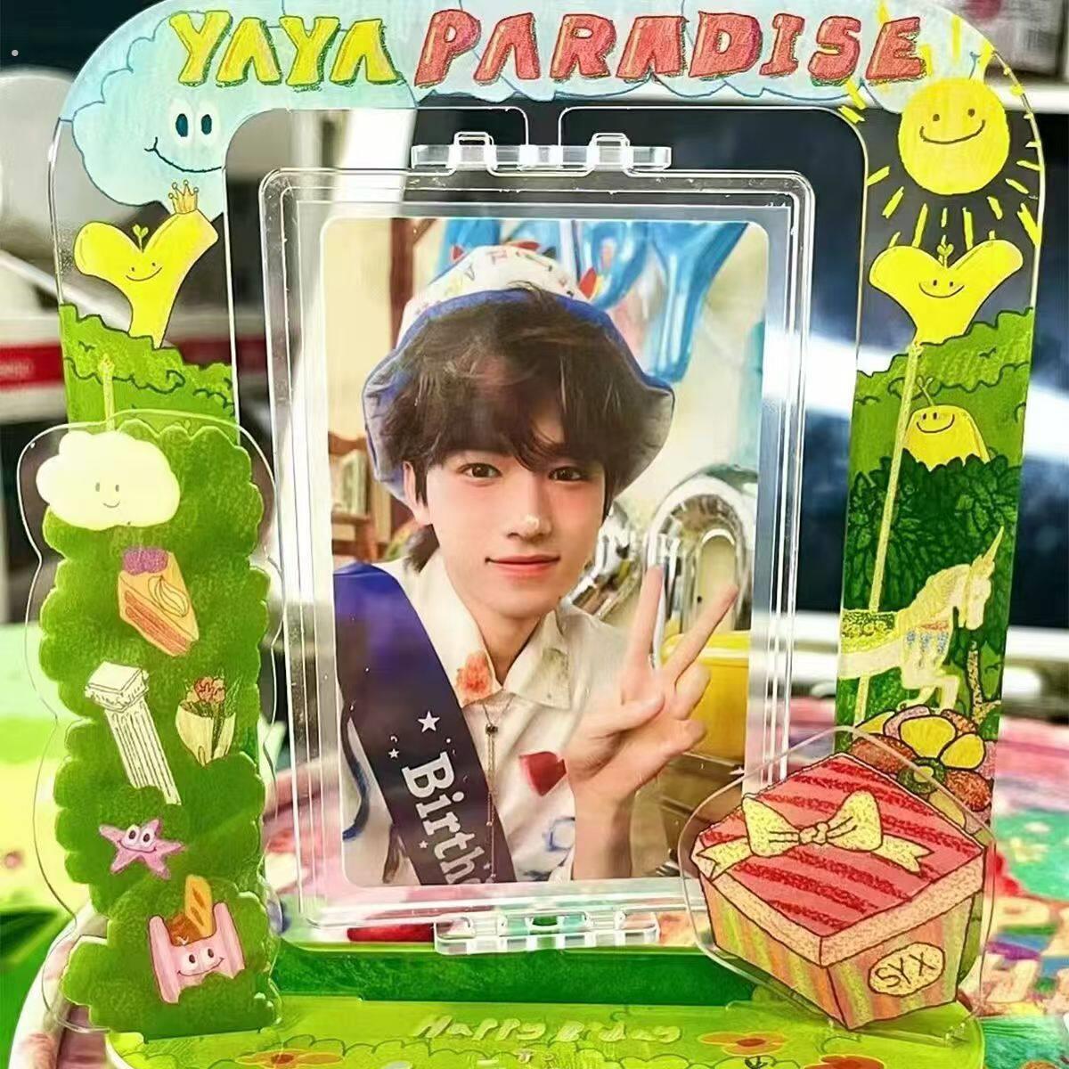 厂家直销张真源桌面摆件压克力相框旋转插卡立牌定做3寸小卡拍立