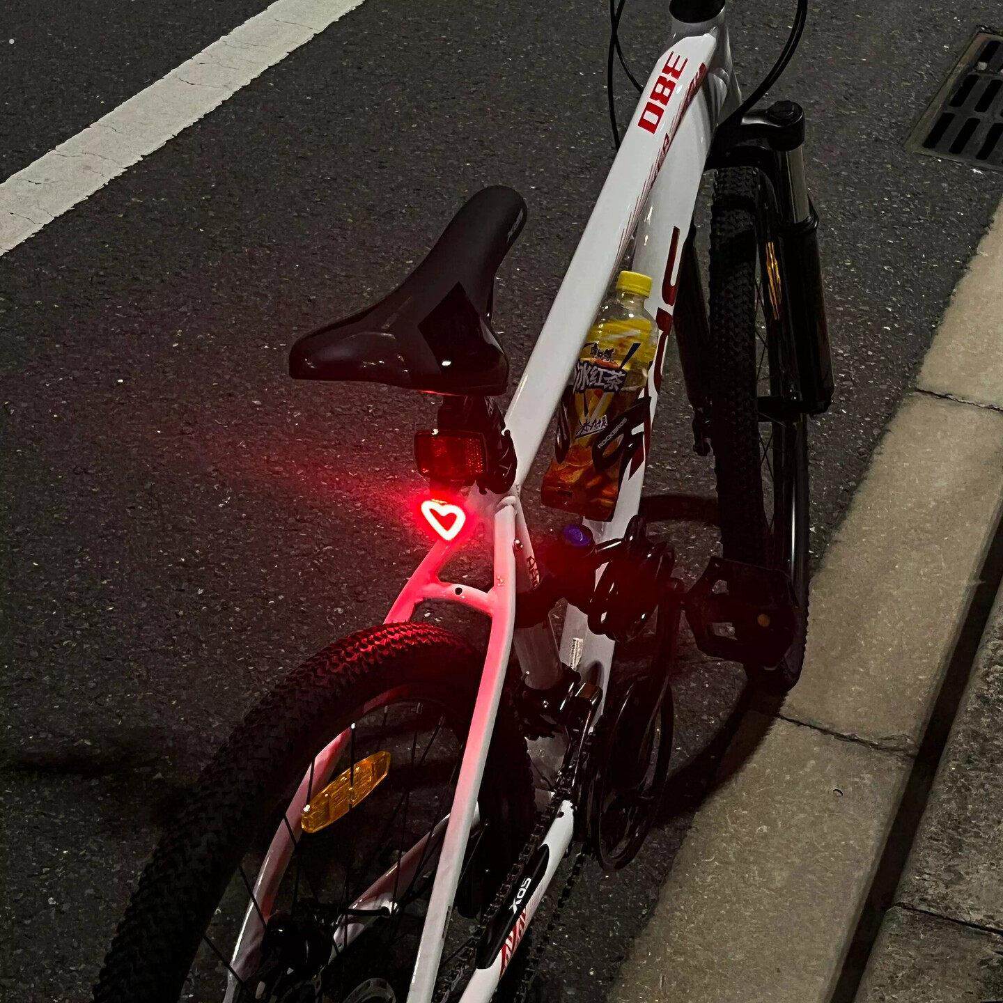 德国登山自行车夜间骑行尾灯警示灯爱心充电单车装饰配件骑行装备