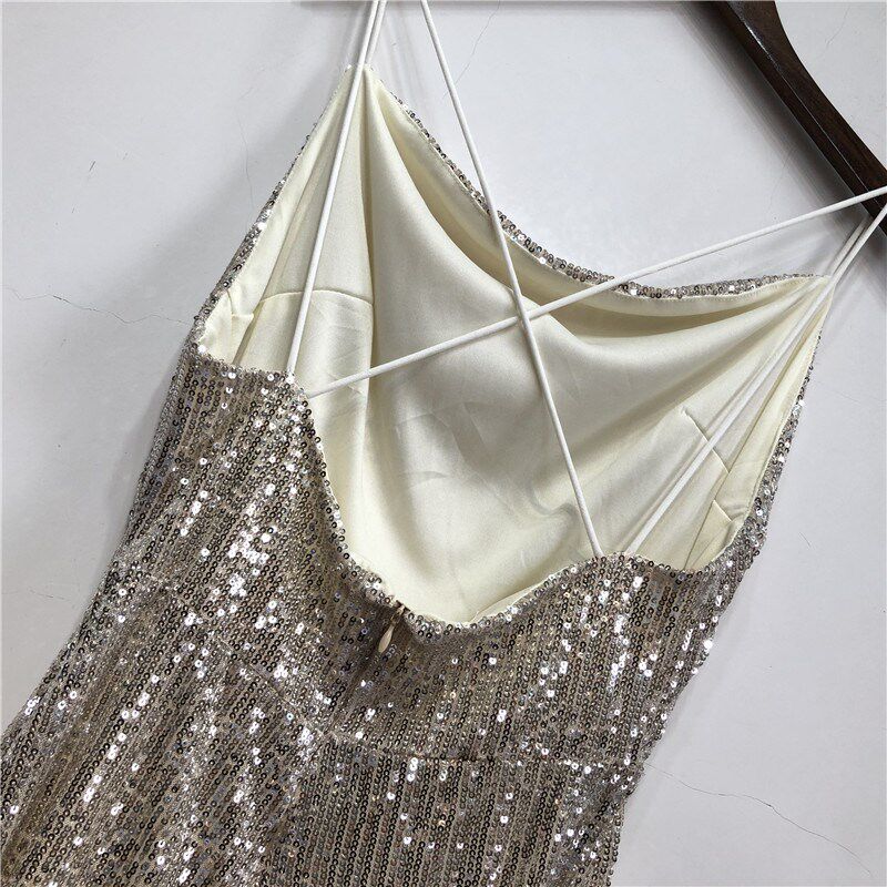 吊带小晚礼服裙女2022新款气质名媛高贵短款性感亮片显瘦平时可穿