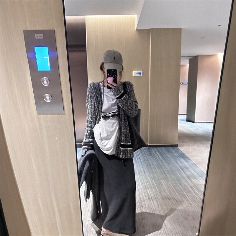一条秋冬的糯叽叽深灰色半身长裙 好穿!