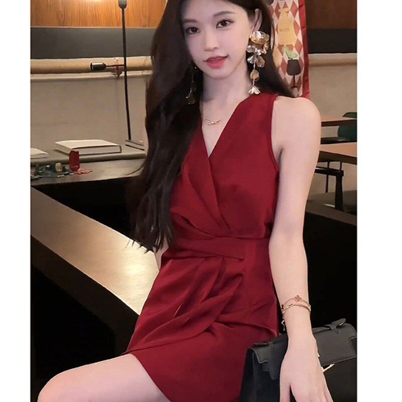 法式高级感气质v领红色无袖连衣裙女夏季晚宴礼服裙收腰显瘦短裙