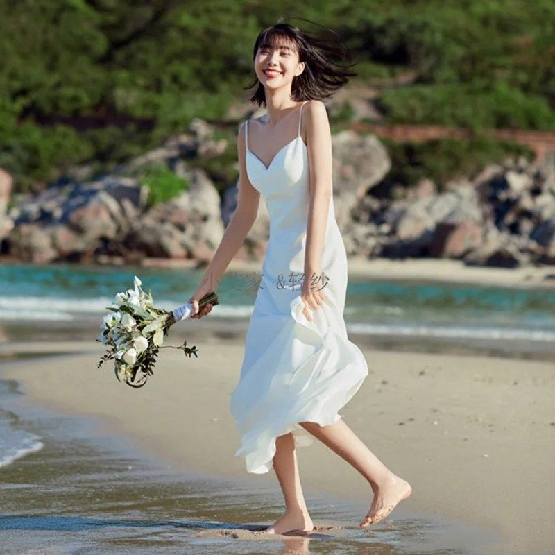 韩式吊带缎面轻婚纱简约领证登记旅拍外拍出门纱小礼服日常小白裙