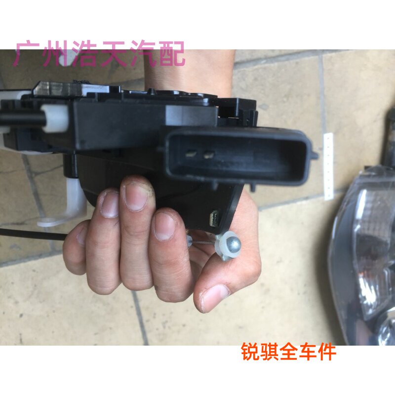 商务车面包车多功能车NV200前门锁块前门锁机原厂