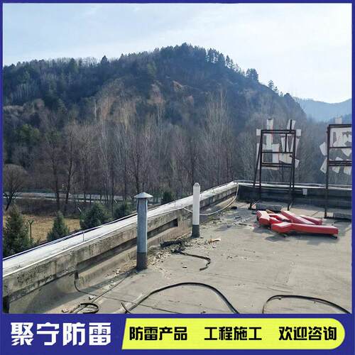 建筑屋面接闪带安装专业防雷施工符合规范圆钢避雷器防雷隐患整改