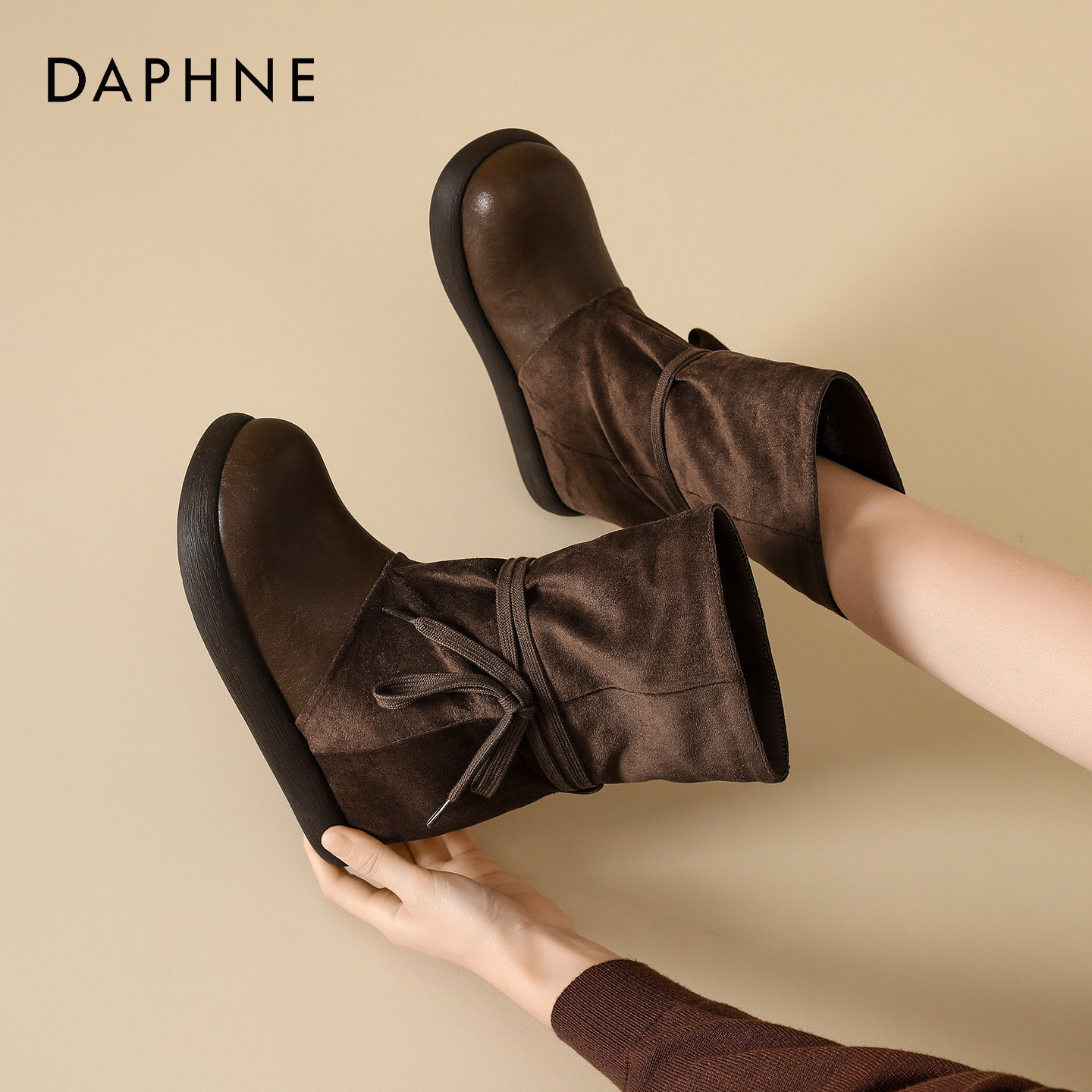 Daphne/达芙妮休闲做旧褶皱短靴女秋季绑带马丁靴圆头厚底西部靴N