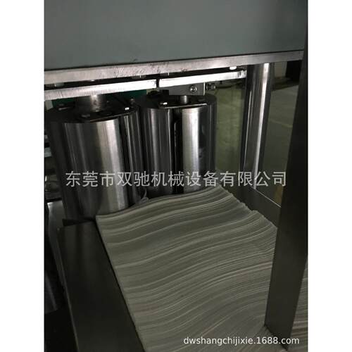 厂家直销压花折叠机无纺布彩印折叠机无纺布湿巾压花折叠机