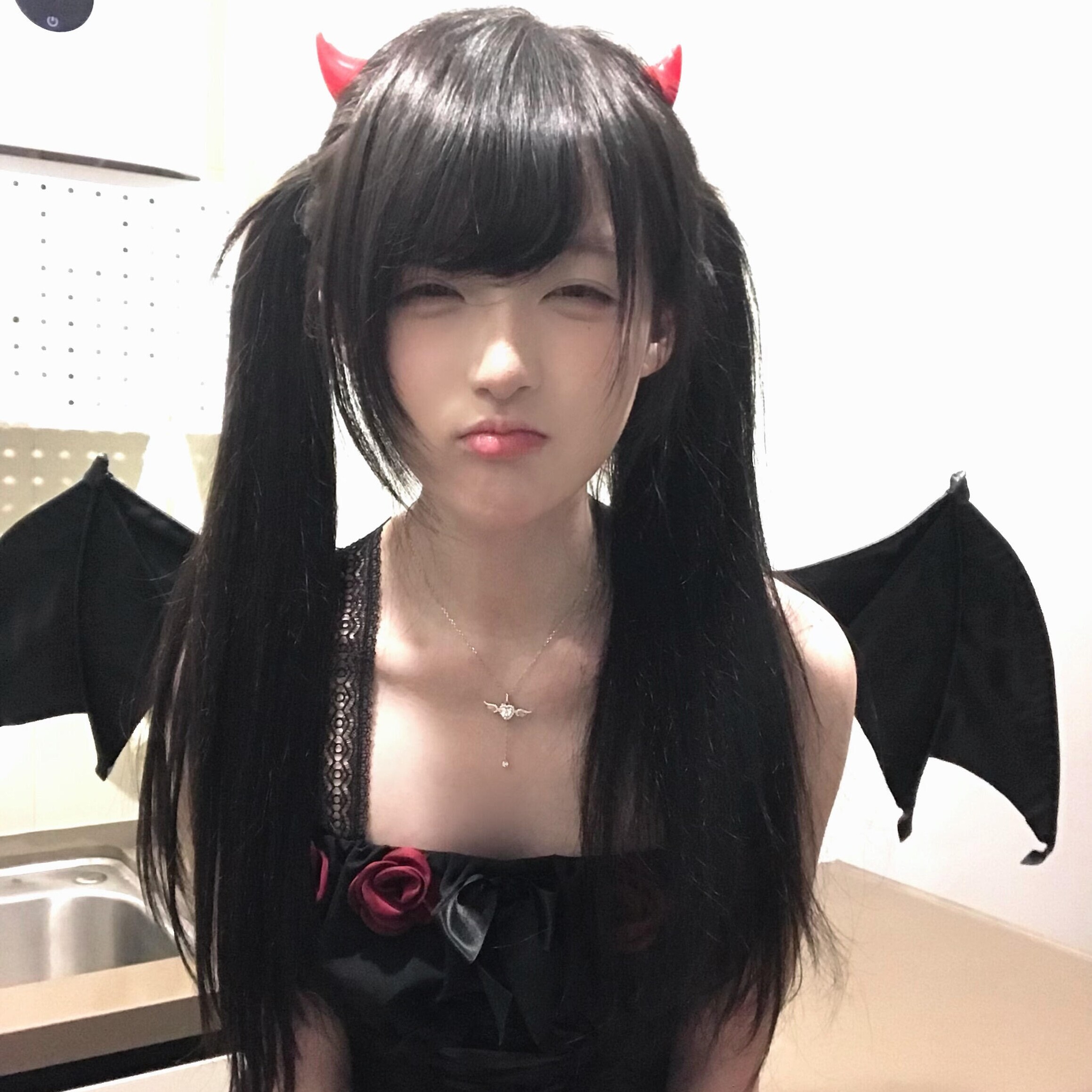 黑色小恶魔翅膀发饰COS拍照图片