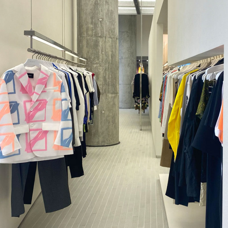 服装店展示架带灯钢丝吊挂高档不锈钢壁挂式陈列架女装店橱窗吊架